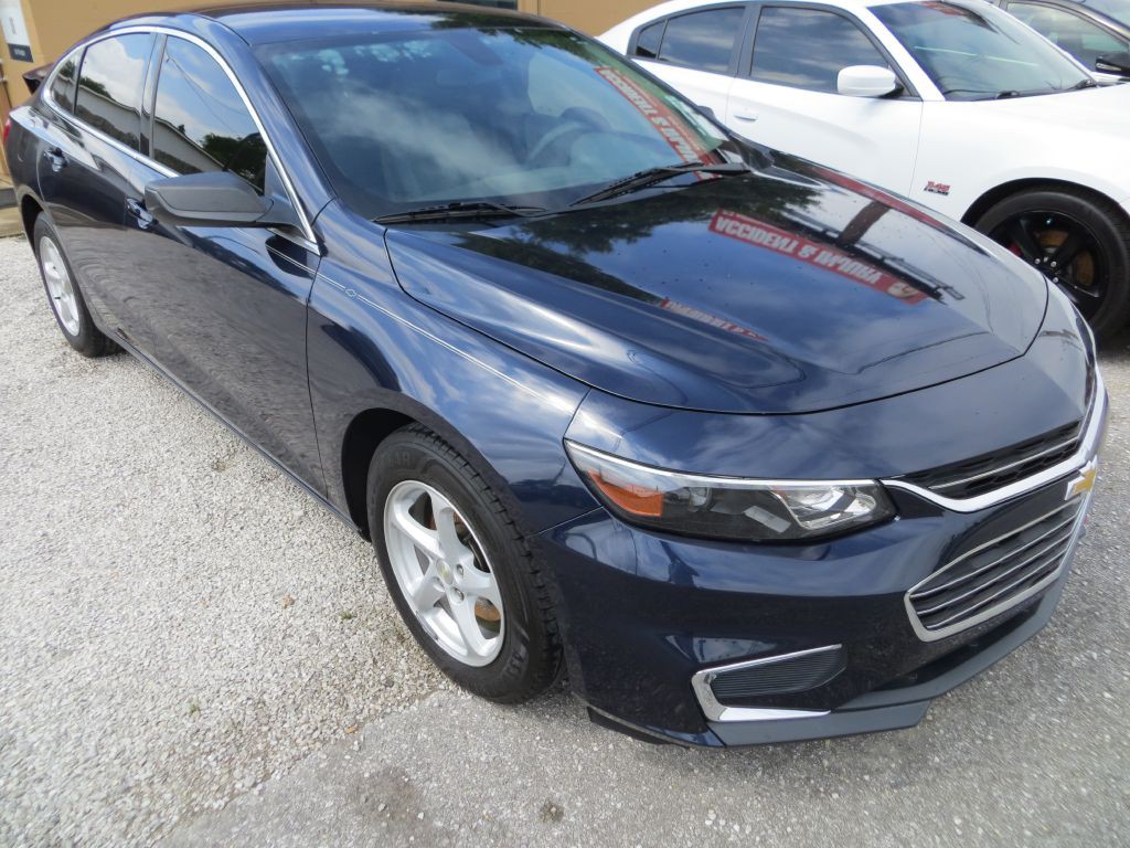 2017 Chevrolet Malibu Image 3