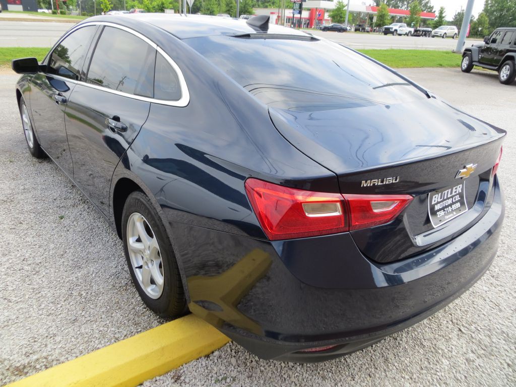 2017 Chevrolet Malibu Image 4
