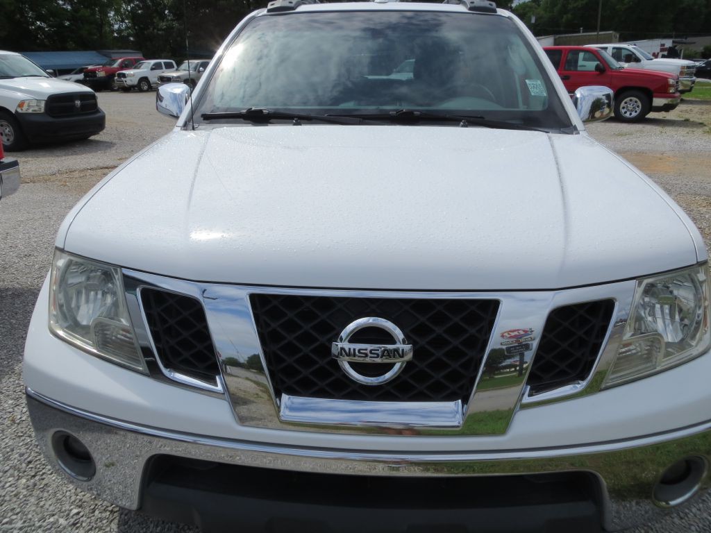 2011 Nissan Frontier Image 2
