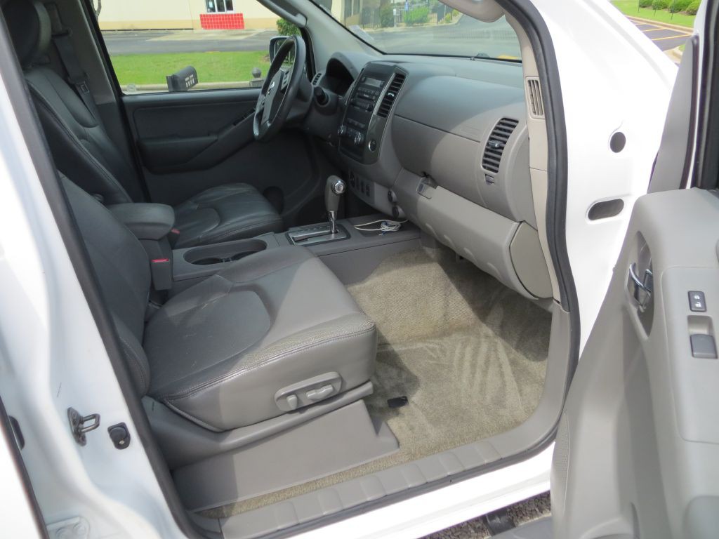 2011 Nissan Frontier Image 9