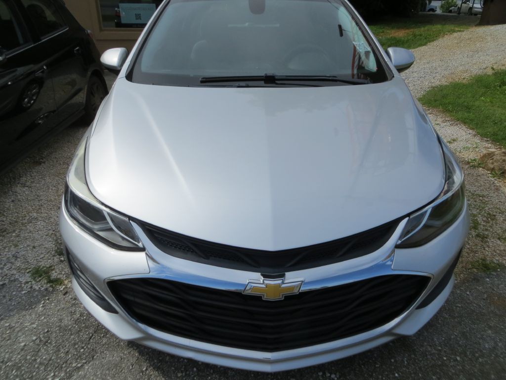 2019 Chevrolet Cruze Image 2