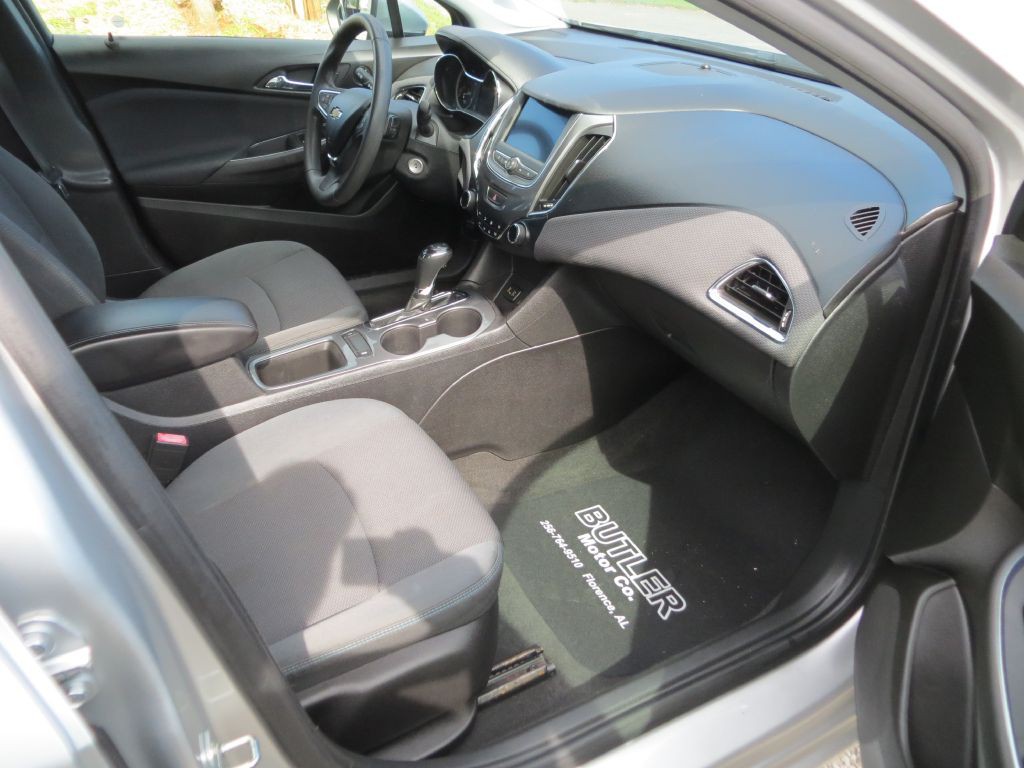 2019 Chevrolet Cruze Image 7
