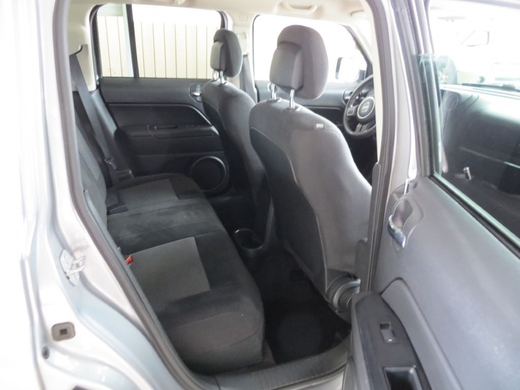 2017 Jeep Patriot Image 10