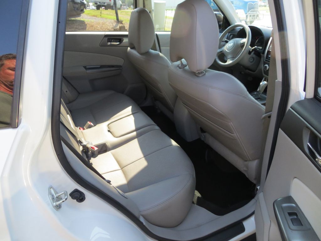 2013 Subaru Forester Image 10
