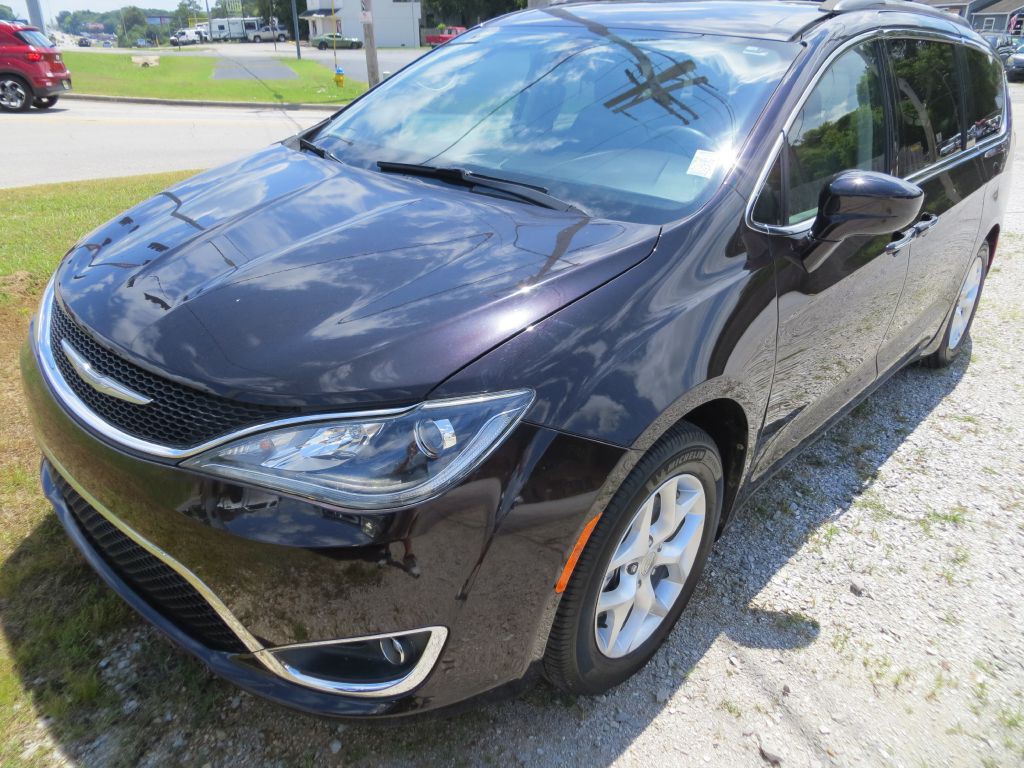 2018 Chrysler Pacifica Image 1