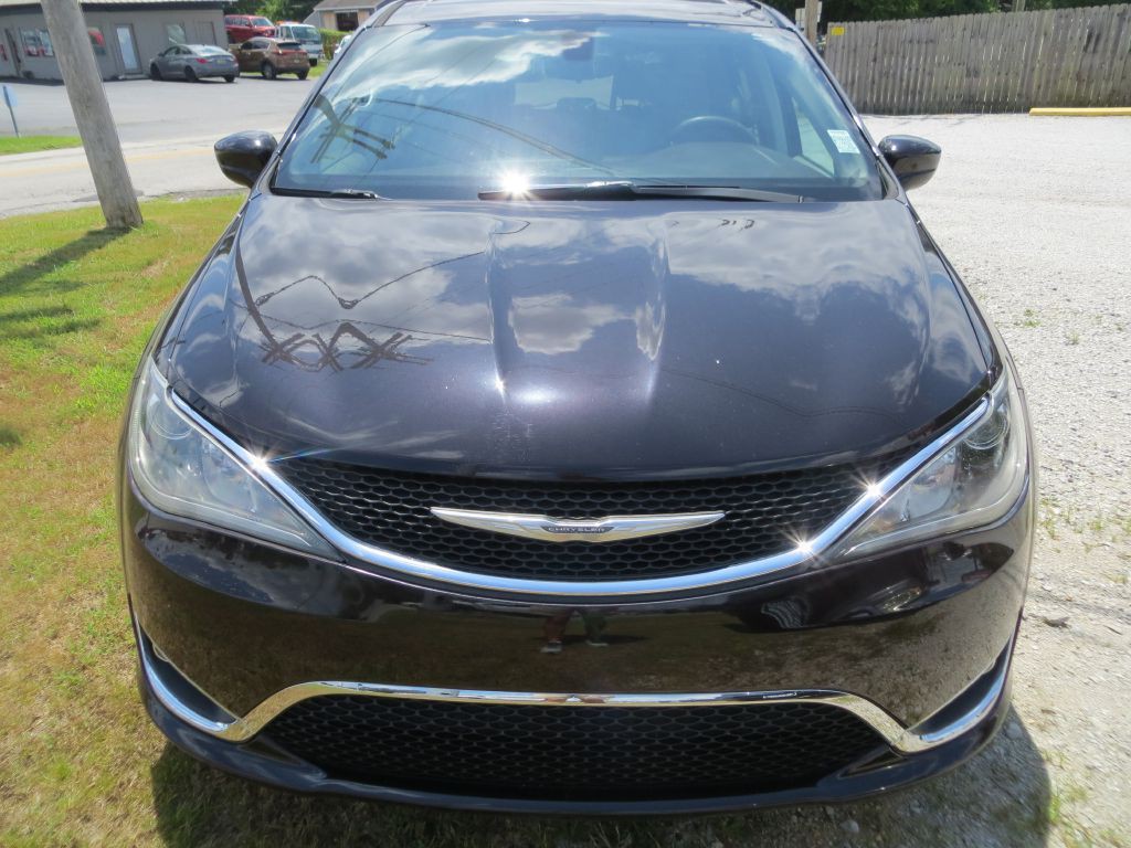 2018 Chrysler Pacifica Image 2