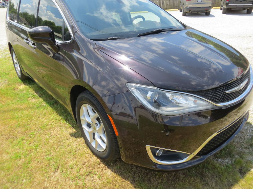 2018 Chrysler Pacifica Image 3