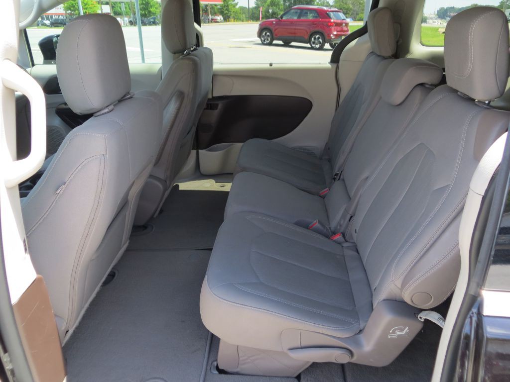 2018 Chrysler Pacifica Image 10