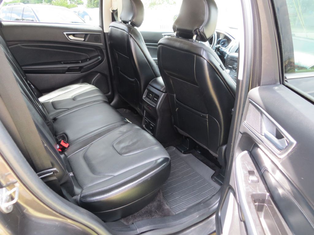 2016 Ford Edge Image 9