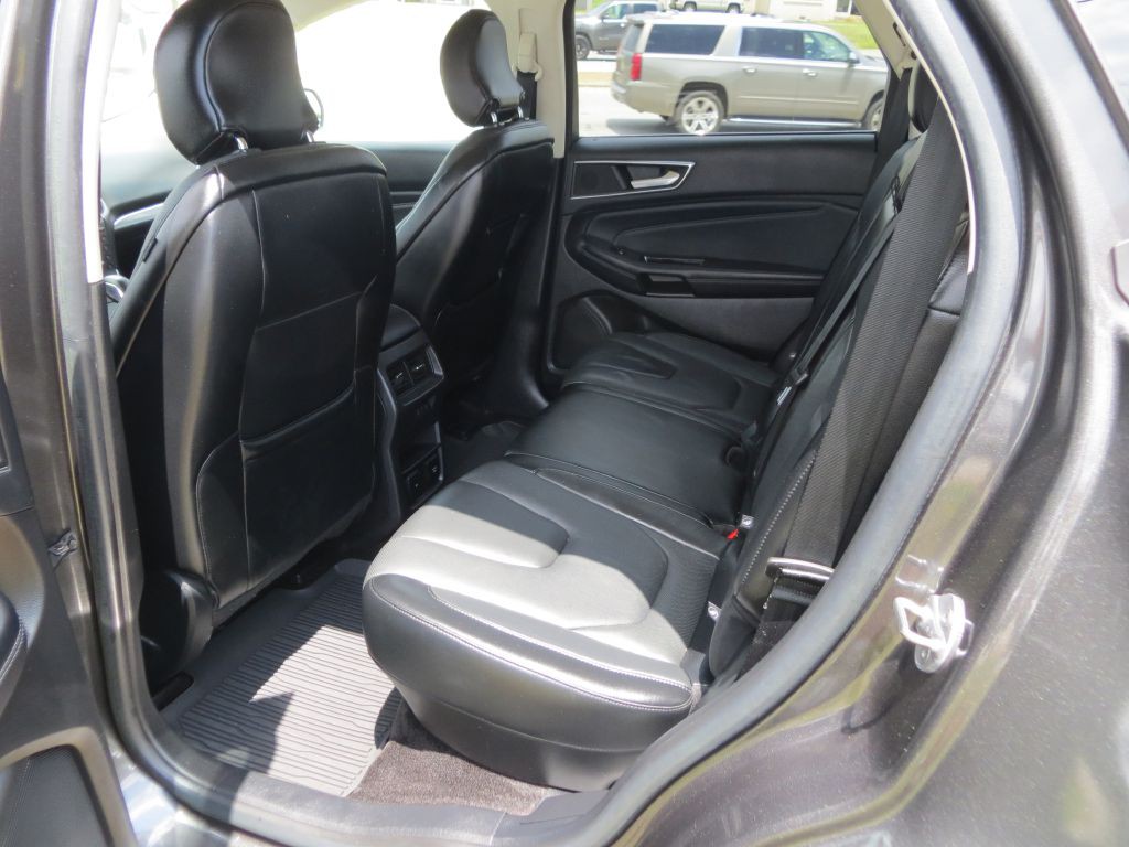 2016 Ford Edge Image 10