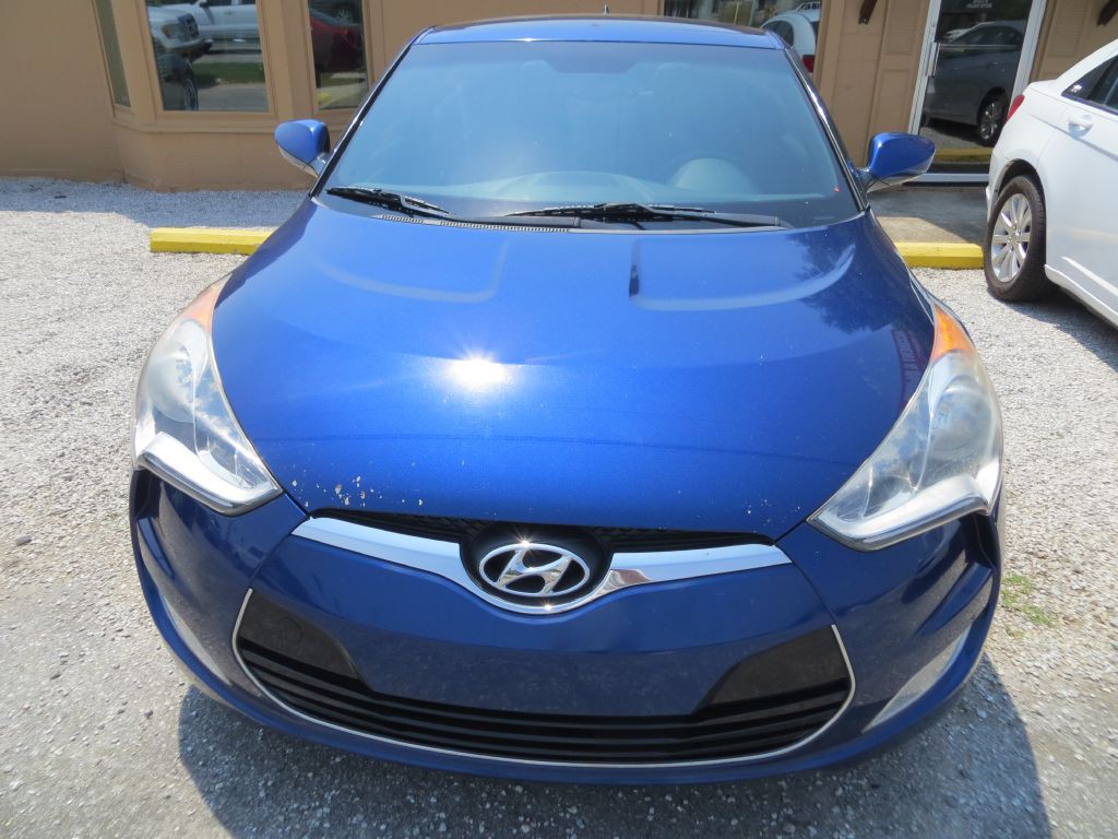 2016 Hyundai Veloster Image 2