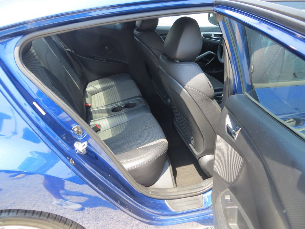 2016 Hyundai Veloster Image 9