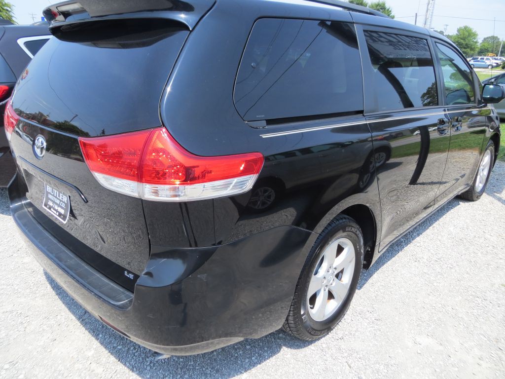 2014 Toyota Sienna Image 4