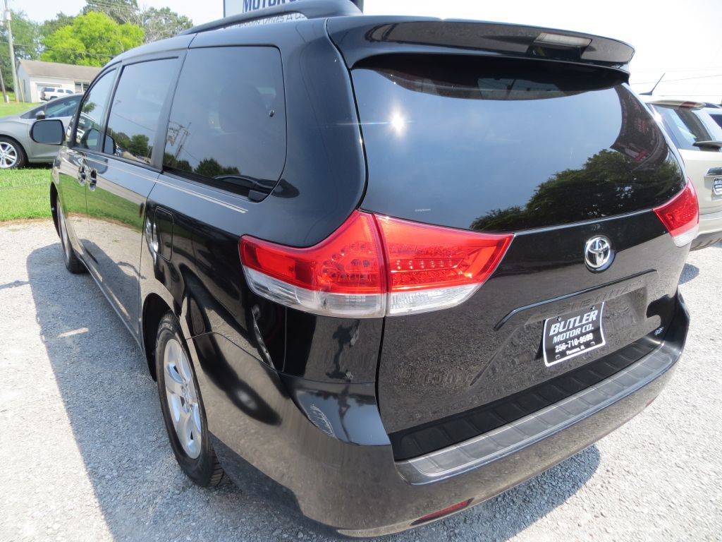 2014 Toyota Sienna Image 6