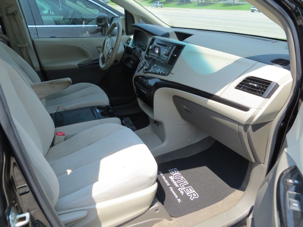2014 Toyota Sienna Image 7
