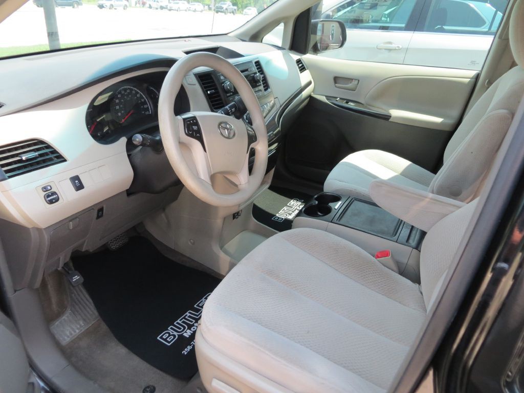 2014 Toyota Sienna Image 9