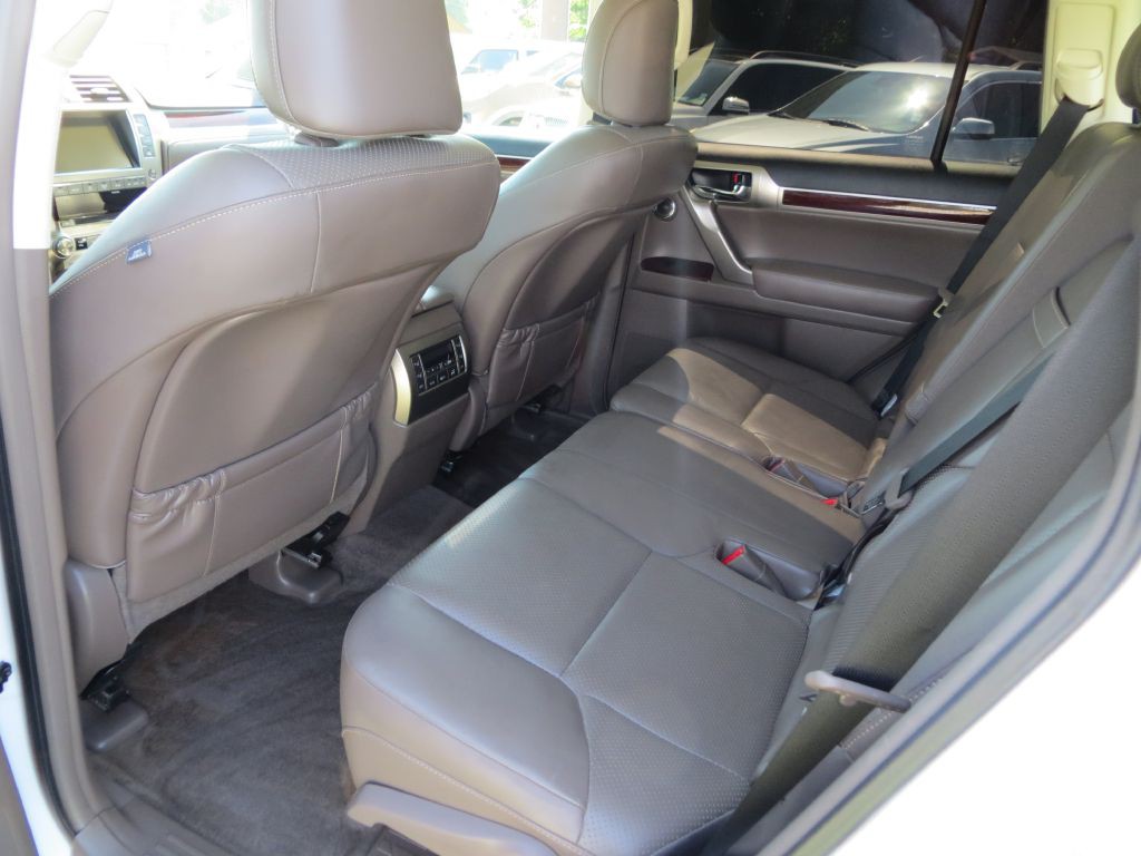 2019 Lexus GX Image 8
