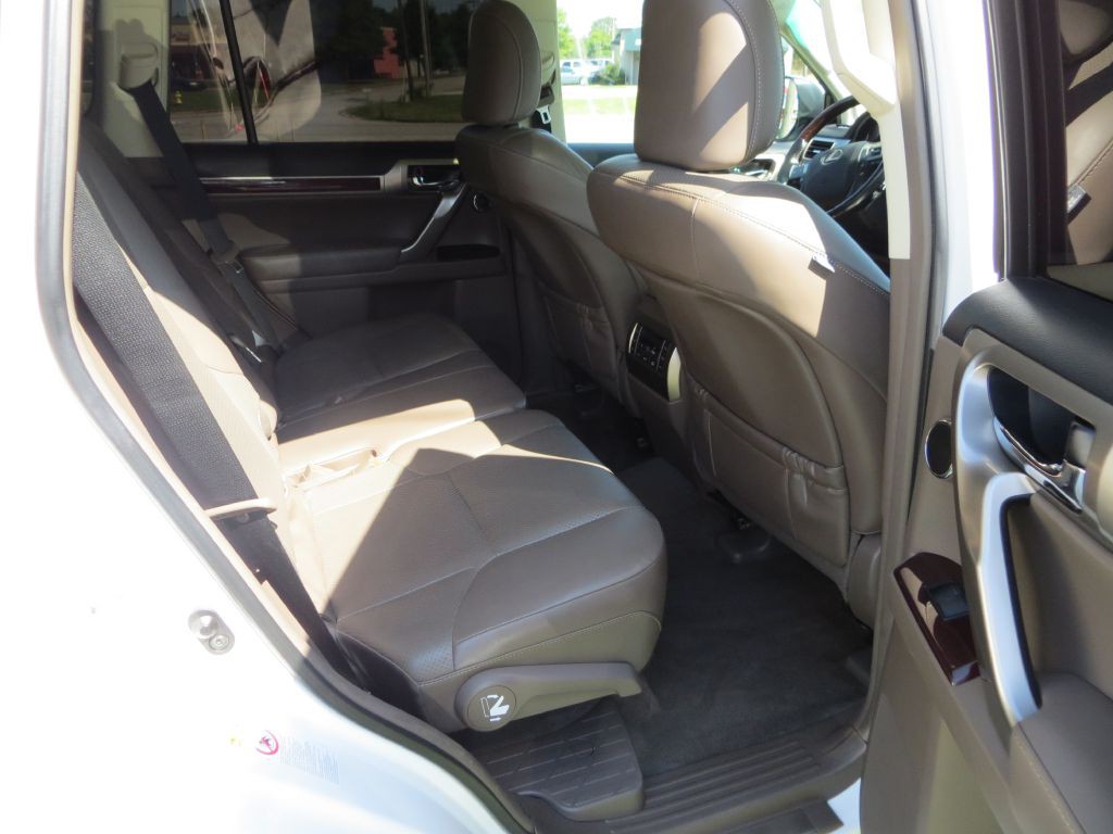 2019 Lexus GX Image 10