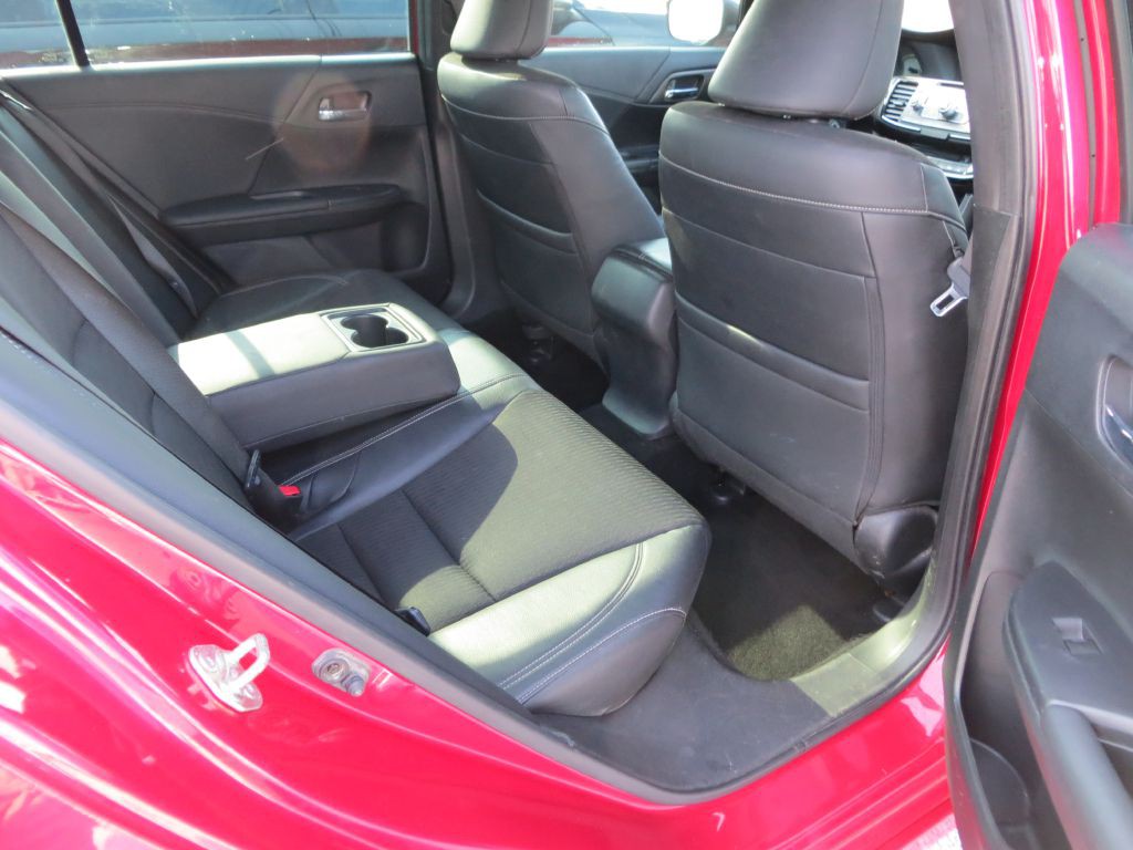 2017 Honda Accord Image 10