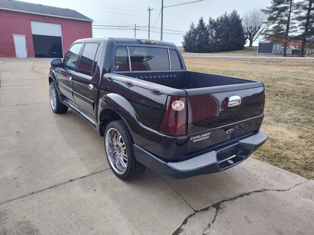 2005 Ford Explorer Image 2