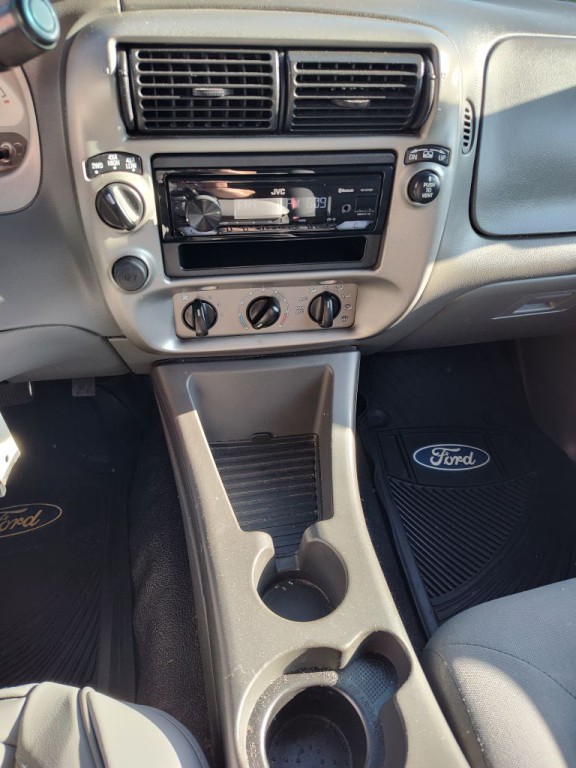 2005 Ford Explorer Image 8