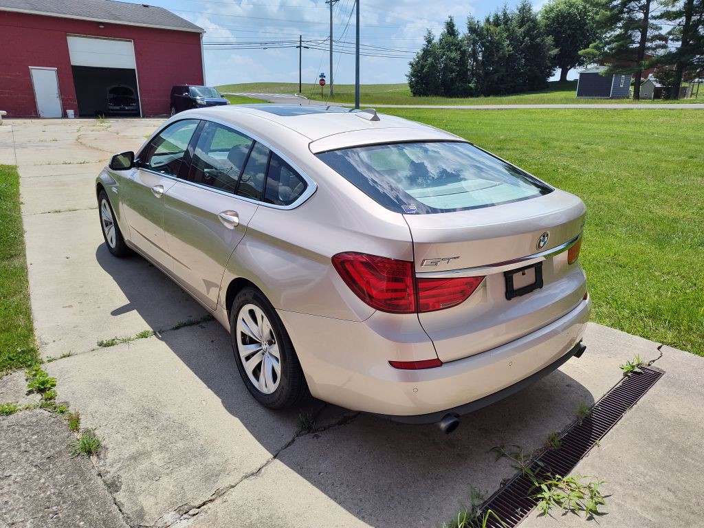2011 BMW 5 Series Image 2
