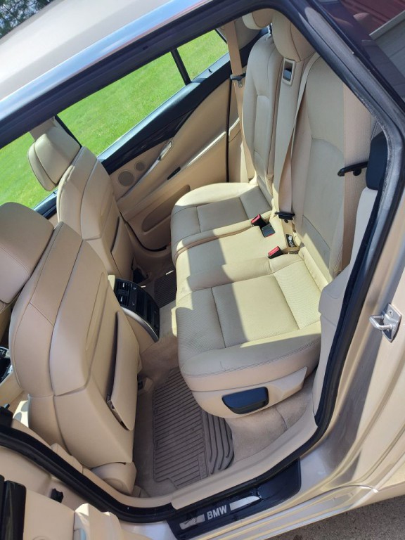 2011 BMW 5 Series Image 6