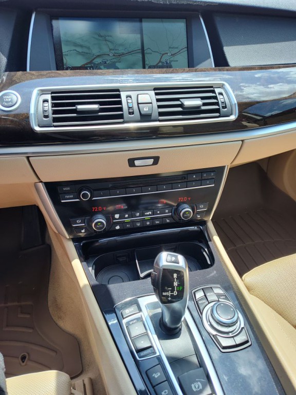 2011 BMW 5 Series Image 8