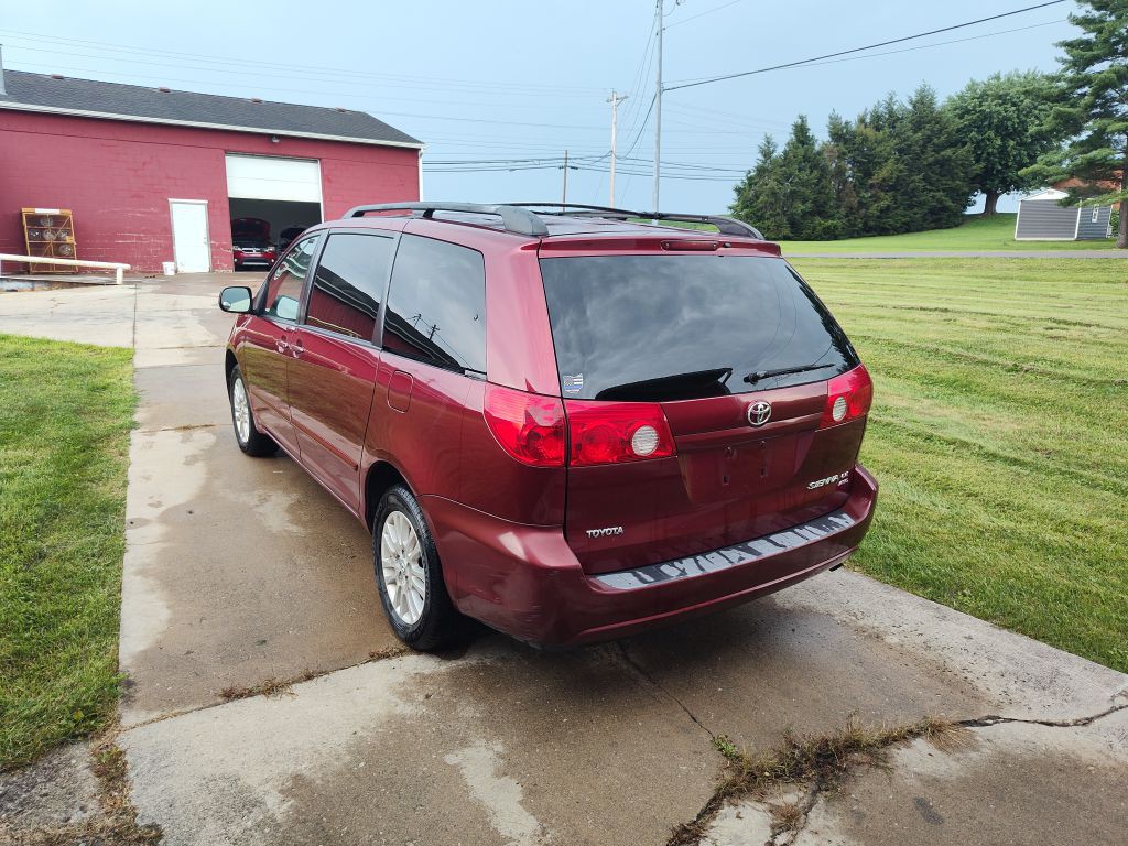2007 Toyota Sienna Image 2