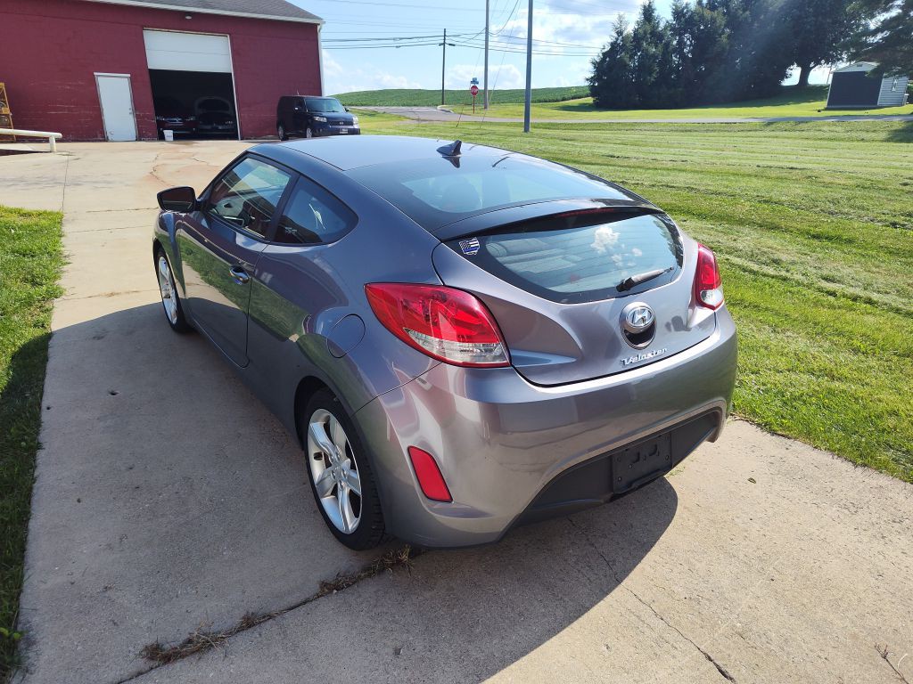 2013 Hyundai Veloster Image 2