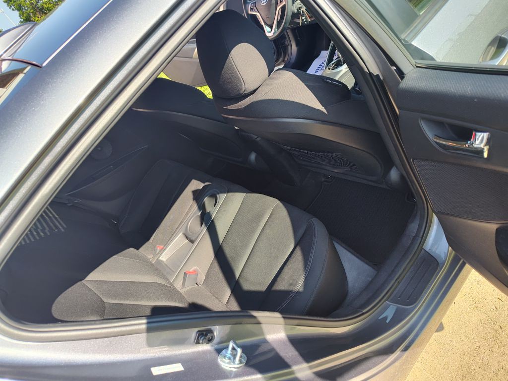 2013 Hyundai Veloster Image 6