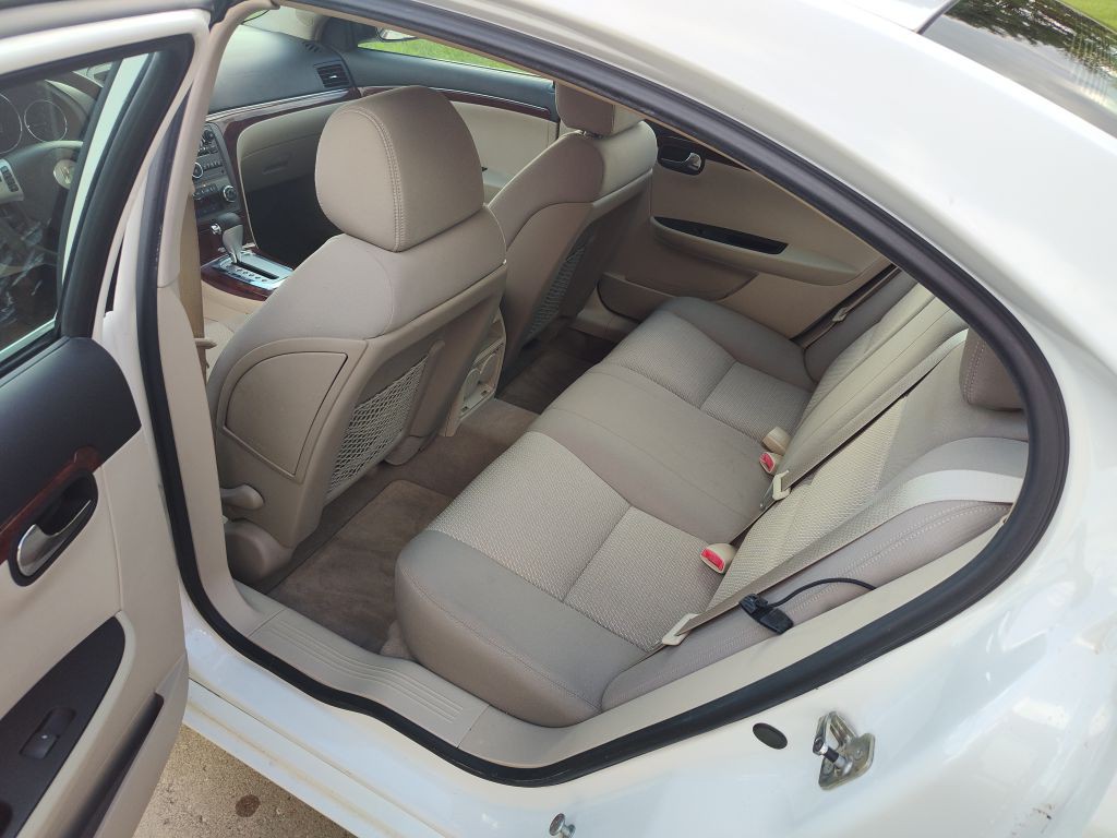 2007 Saturn Aura Image 6