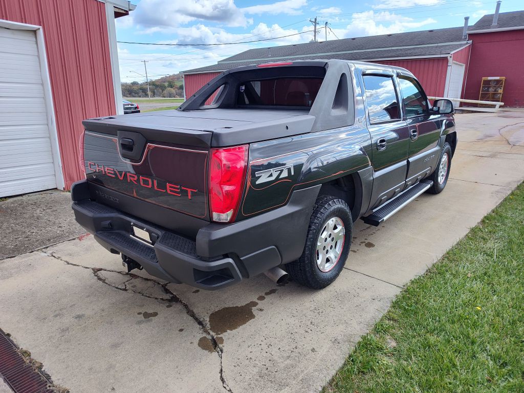 2004 Chevrolet Avalanche Image 3