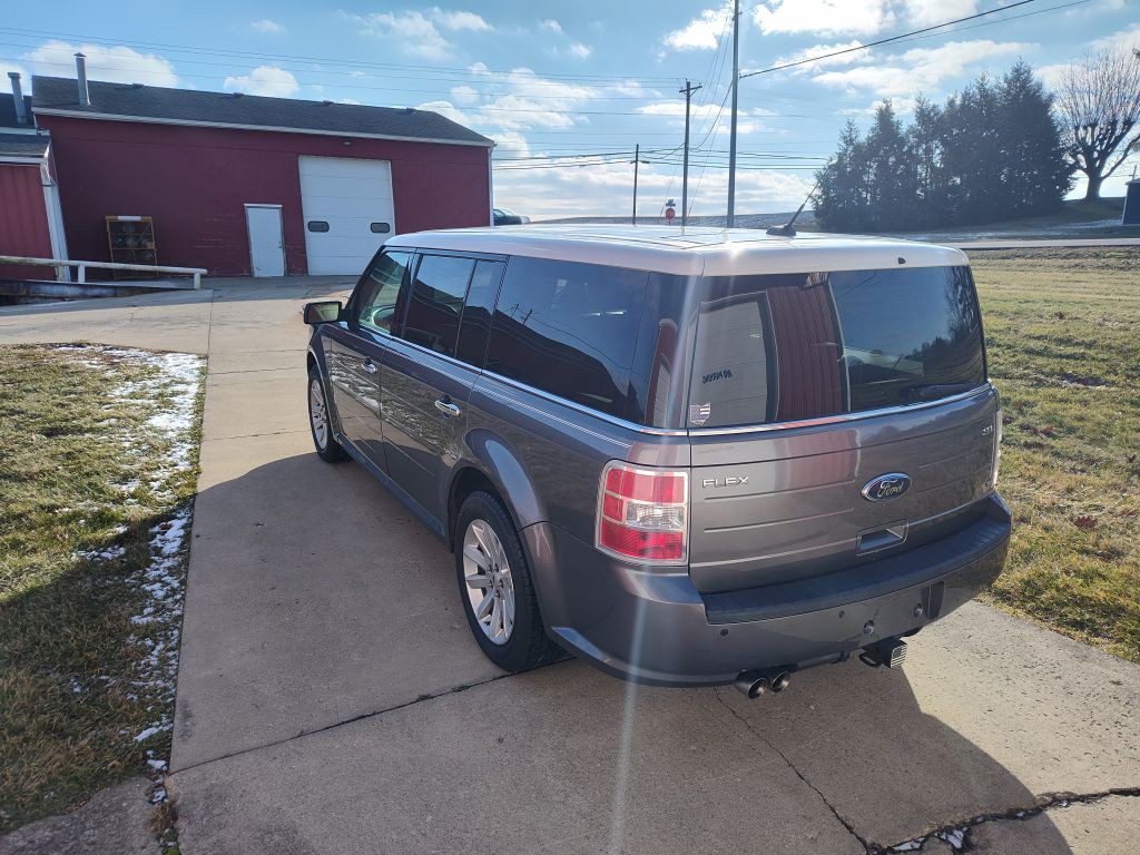 2010 Ford Flex Image 2