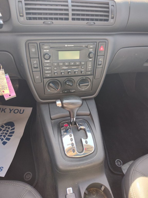 2005 Volkswagen Passat Image 8