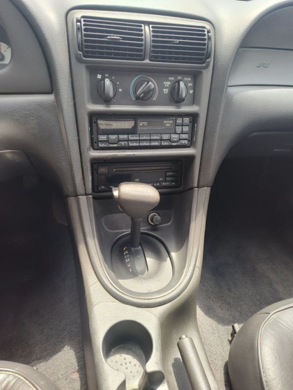 2000 Ford Mustang Image 8