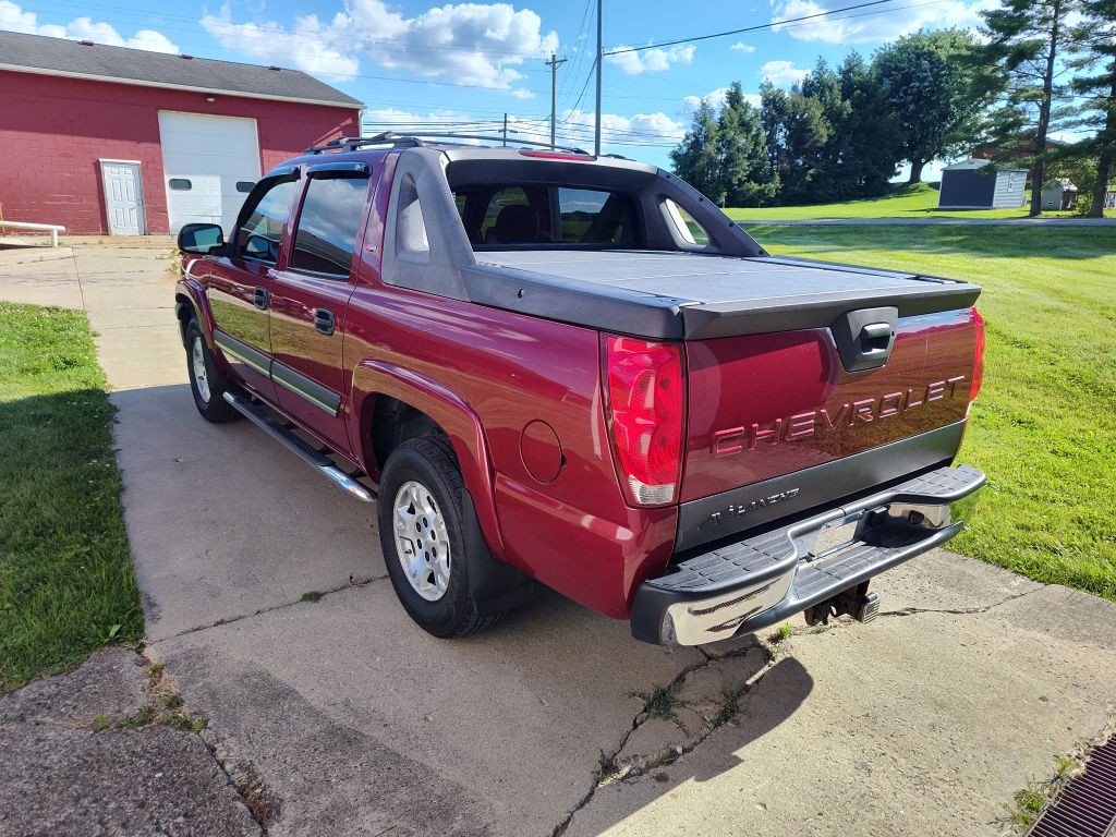 2006 Chevrolet Avalanche Image 2