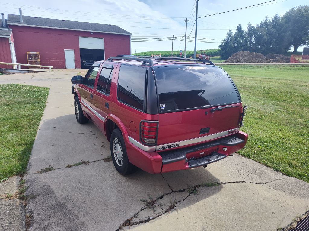 2000 GMC Jimmy Image 2