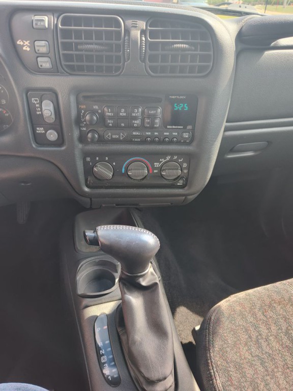 2000 GMC Jimmy Image 8