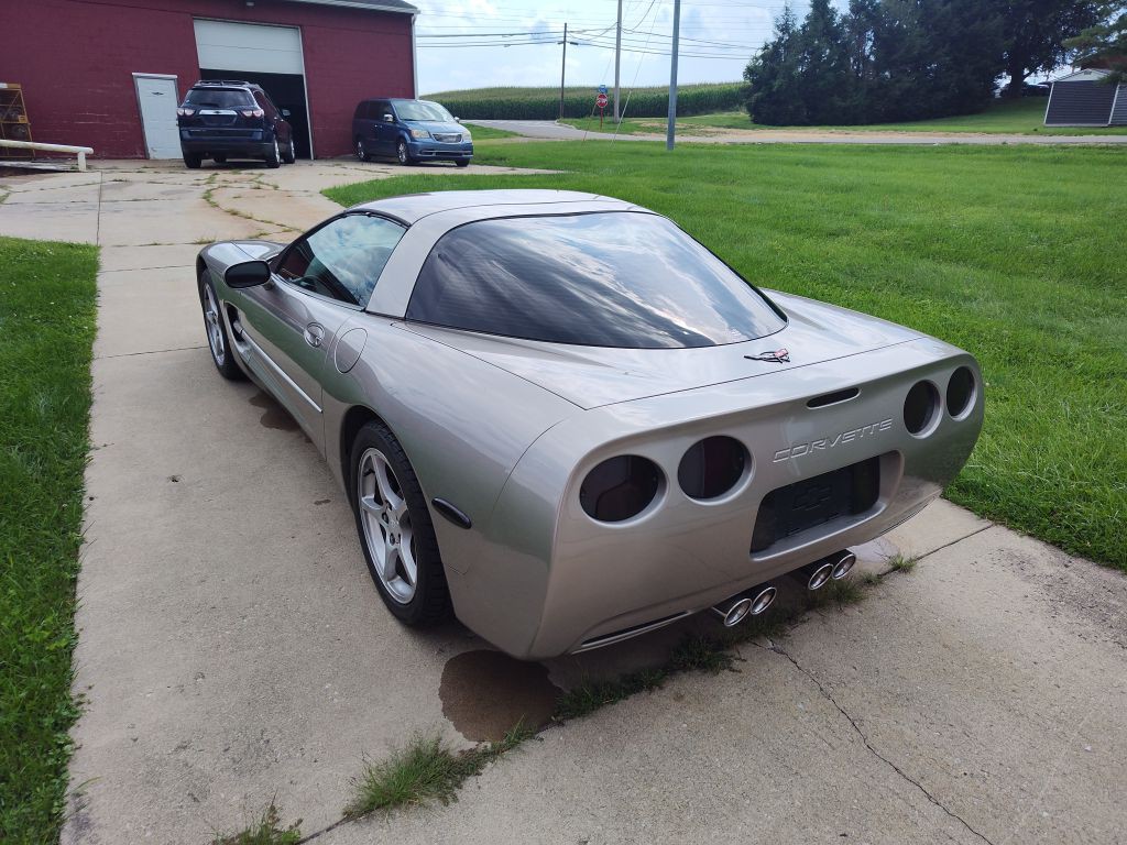 2000 Chevrolet Corvette Image 2