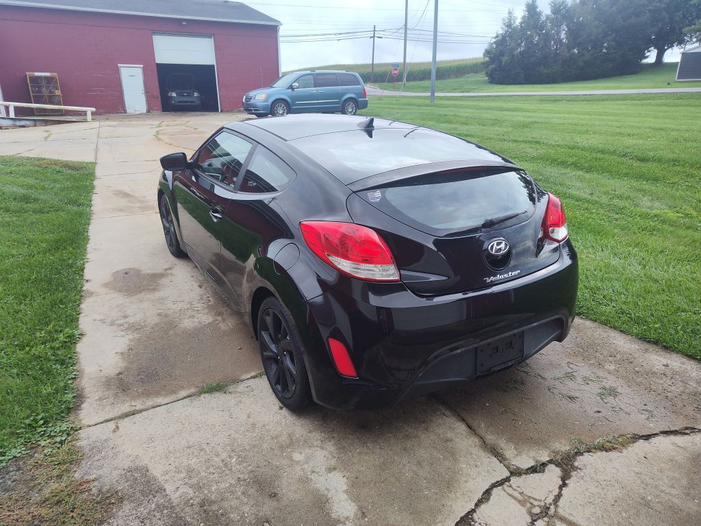 2016 Hyundai Veloster Image 2