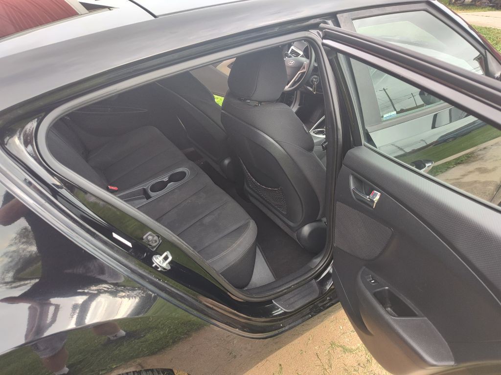 2016 Hyundai Veloster Image 6