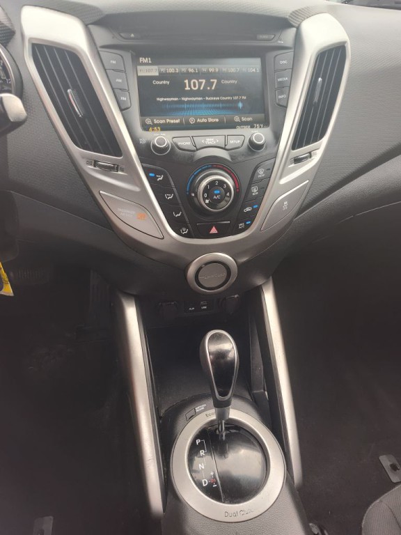2016 Hyundai Veloster Image 8