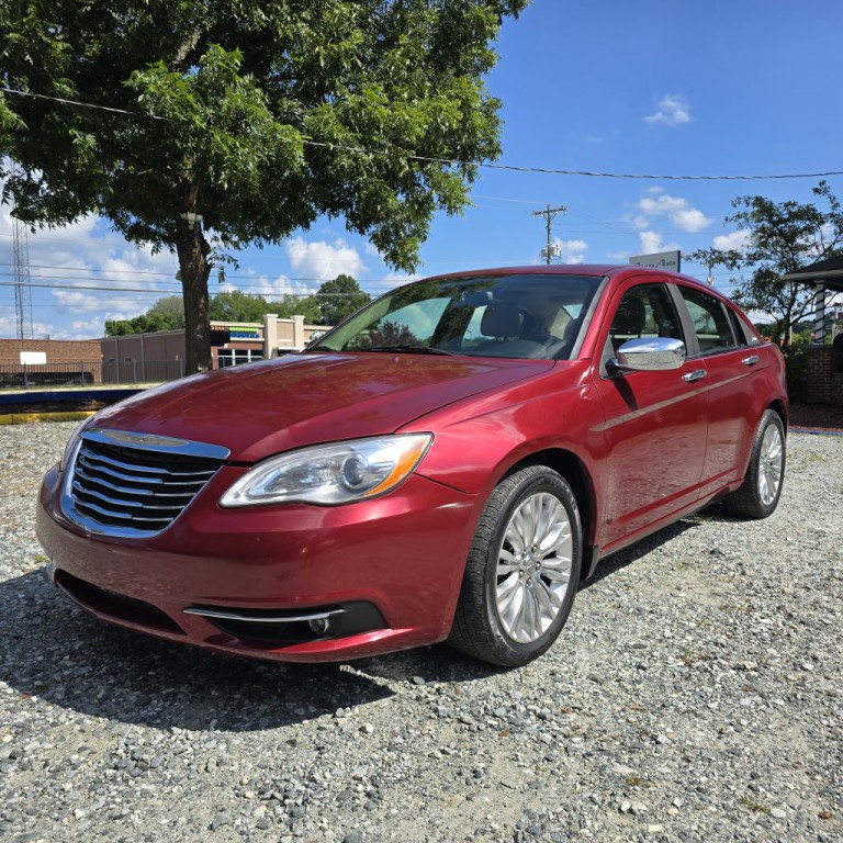 2011 Chrysler 200 Image 1