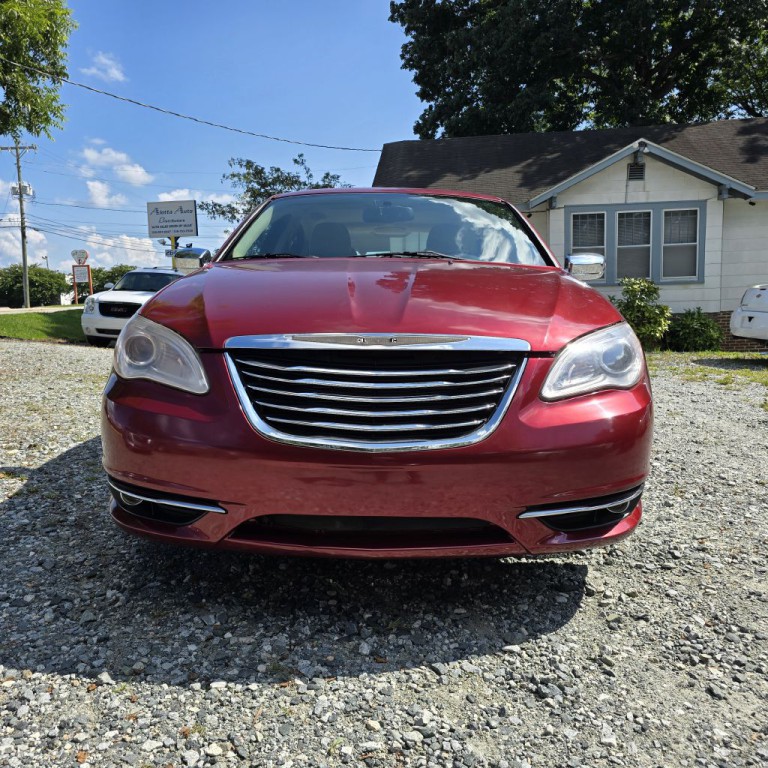 2011 Chrysler 200 Image 2