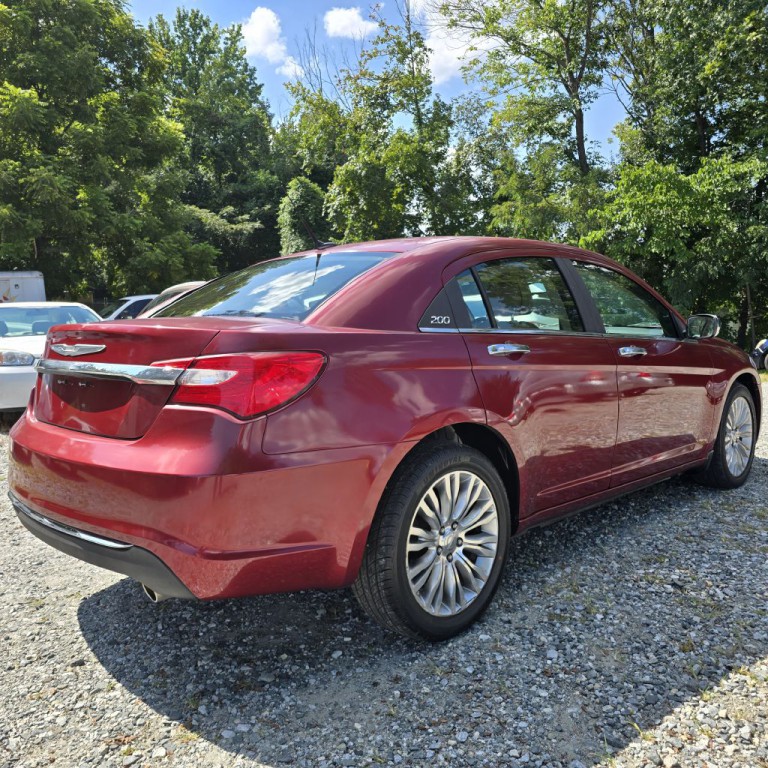2011 Chrysler 200 Image 4