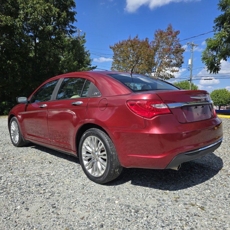 2011 Chrysler 200 Image 6