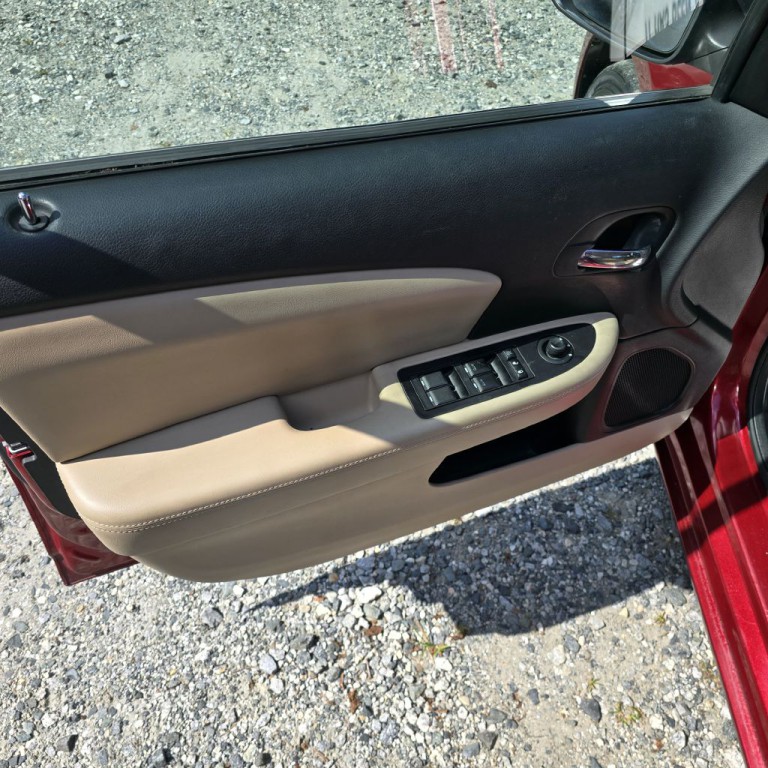 2011 Chrysler 200 Image 7