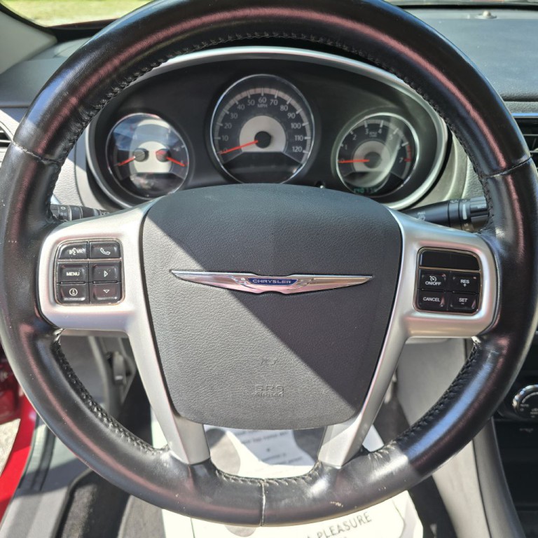 2011 Chrysler 200 Image 9