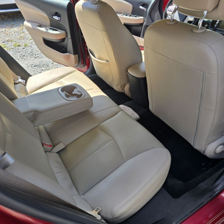 2011 Chrysler 200 Image 11